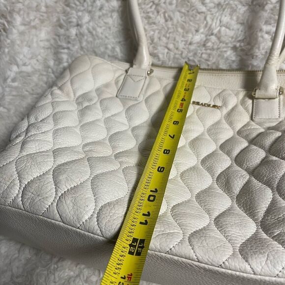 Vera Bradley White Quilted large shoulder bag with gold tone hardwares. - Picture 8 of 12